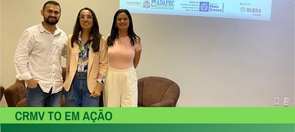 conselheira e assessor fazem curso de aprimoramento em gestão