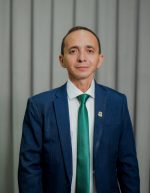 Graduado em medicina veterinária, possui especialização em Epidemiologia Veterinária e mestrado em Ciência e Tecnologia de Alimentos. É ainda doutorando em Ciência e Tecnologia de Alimentos. Servidor da Adapec desde 2000, esteve à frente da Gerência do Serviço de Inspeção Estadual (SIE-TO) durante 6 anos. Inspirado pela docência, atua como professor efetivo da Universidade Luterana do Brasil (ULBRA). Eleito como presidente do CRMV-TO pelo triênio 2025/2028.